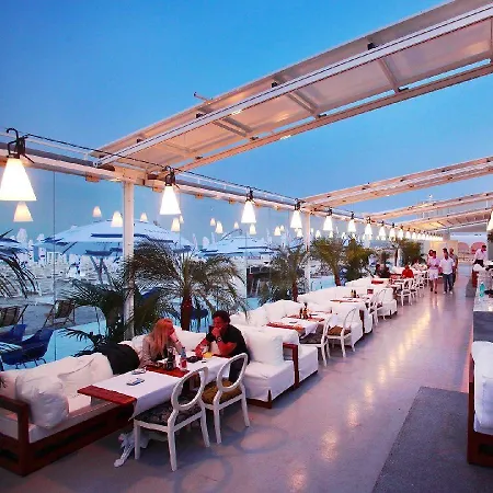 Aristocracy Summerland Mamaia