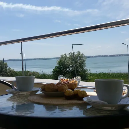 Aristocracy Summerland * Mamaia